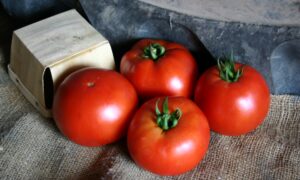 Red Deuce Tomato (Not Treated)